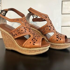 Hush Puppies wedge brown leather sandal size 8.5 women’s